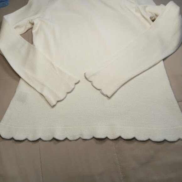 JMCLAUGHLIN Scalloped Hem And Cuffs Form Fitting Light Sweater Femanine Ditsy XS - Picture 6 of 9